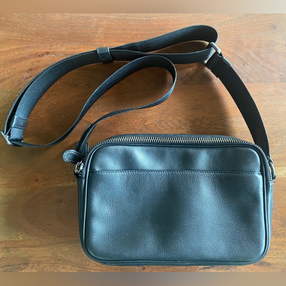 Coach crossover leather bag - like new - Picture 3 of 5